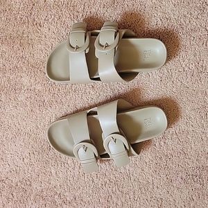 Time and Tru Size 6 Sandals
